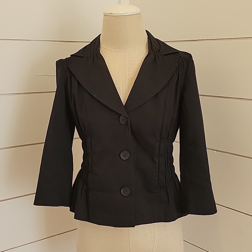 Sunny Taylor petite small half sleeve black blazer with adorable details